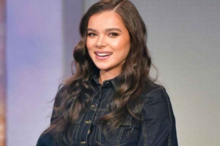 Menikmati Kisah Cinta: Pertemuan Romantis Josh Allen dan Hailee Steinfeld di California